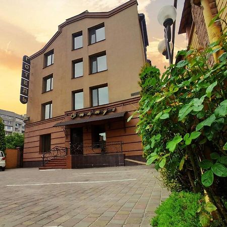 Hotel Status Vinnytsia Bagian luar foto