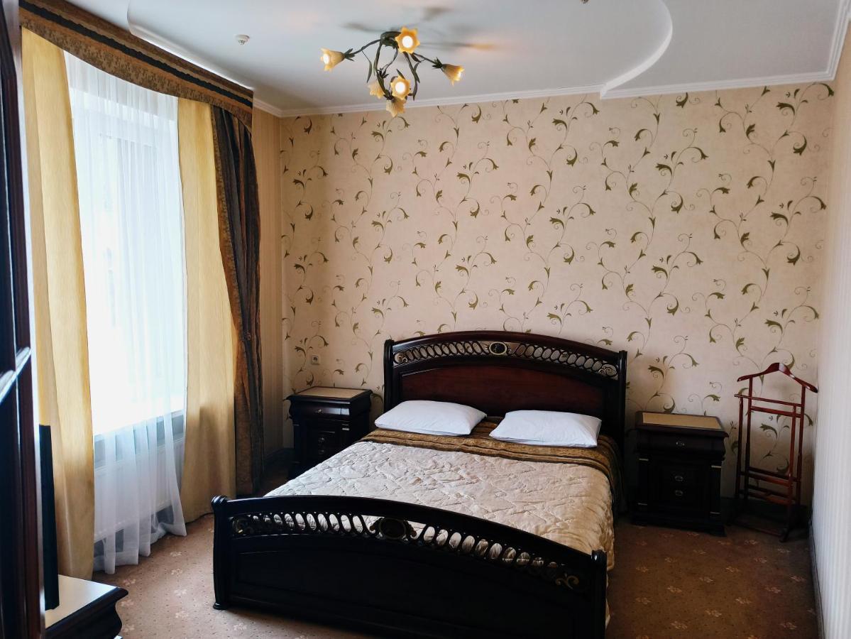 Hotel Status Vinnytsia Bagian luar foto