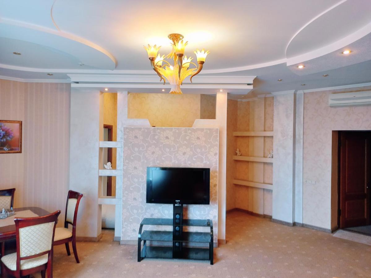 Hotel Status Vinnytsia Bagian luar foto