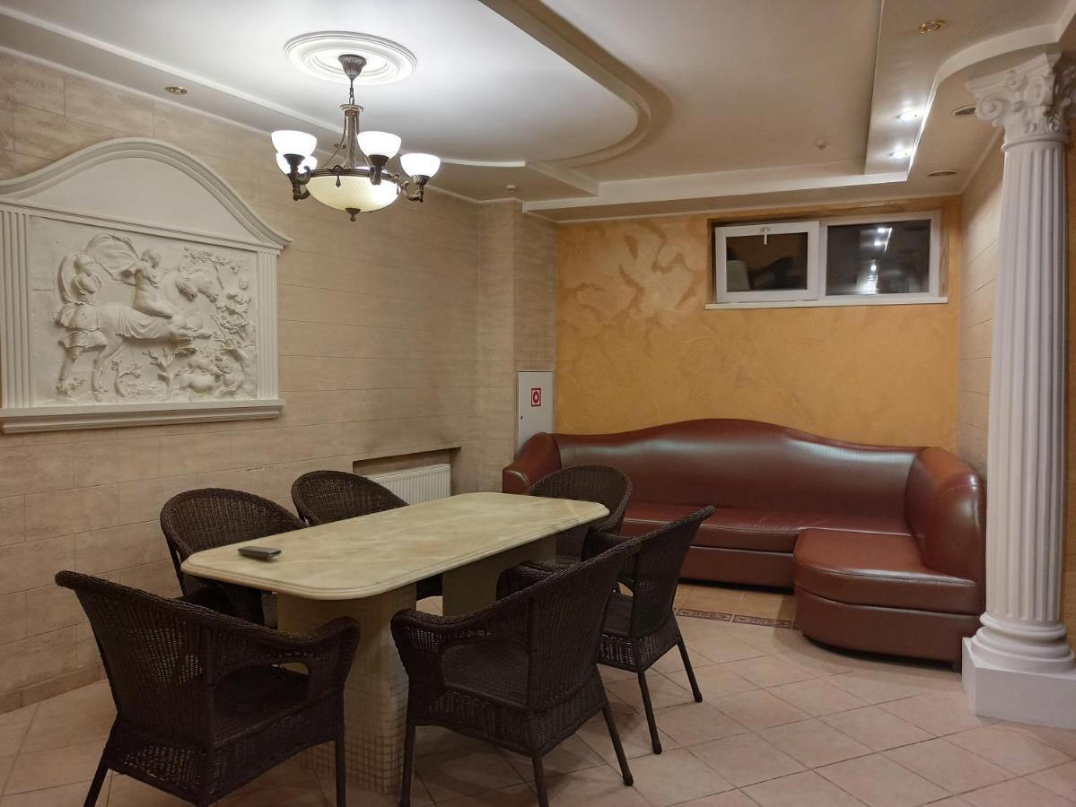 Hotel Status Vinnytsia Bagian luar foto
