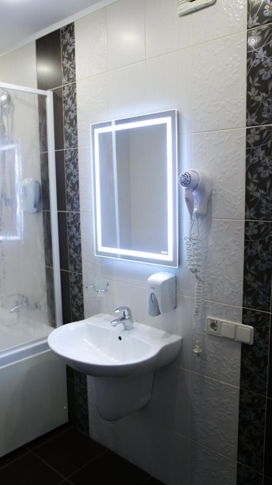 Hotel Status Vinnytsia Bagian luar foto