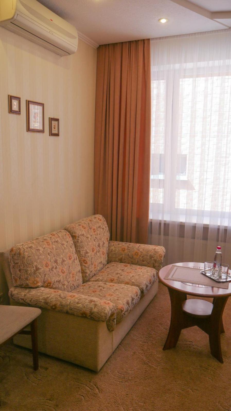 Hotel Status Vinnytsia Bagian luar foto