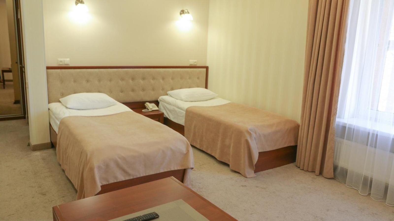 Hotel Status Vinnytsia Bagian luar foto