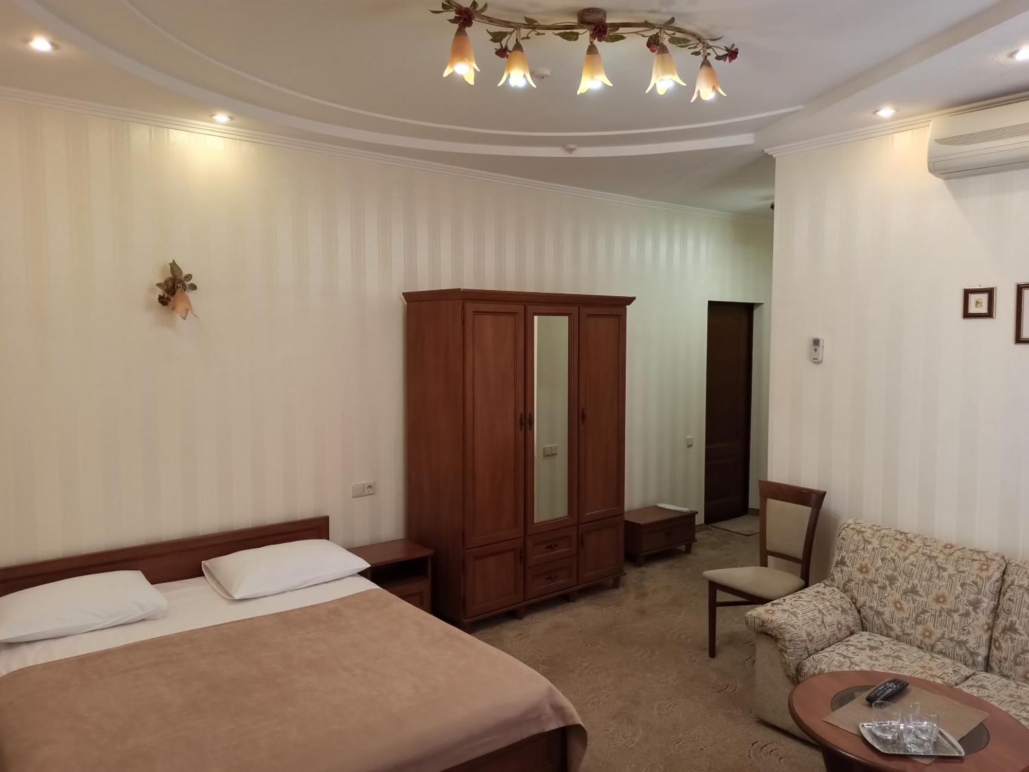 Hotel Status Vinnytsia Bagian luar foto