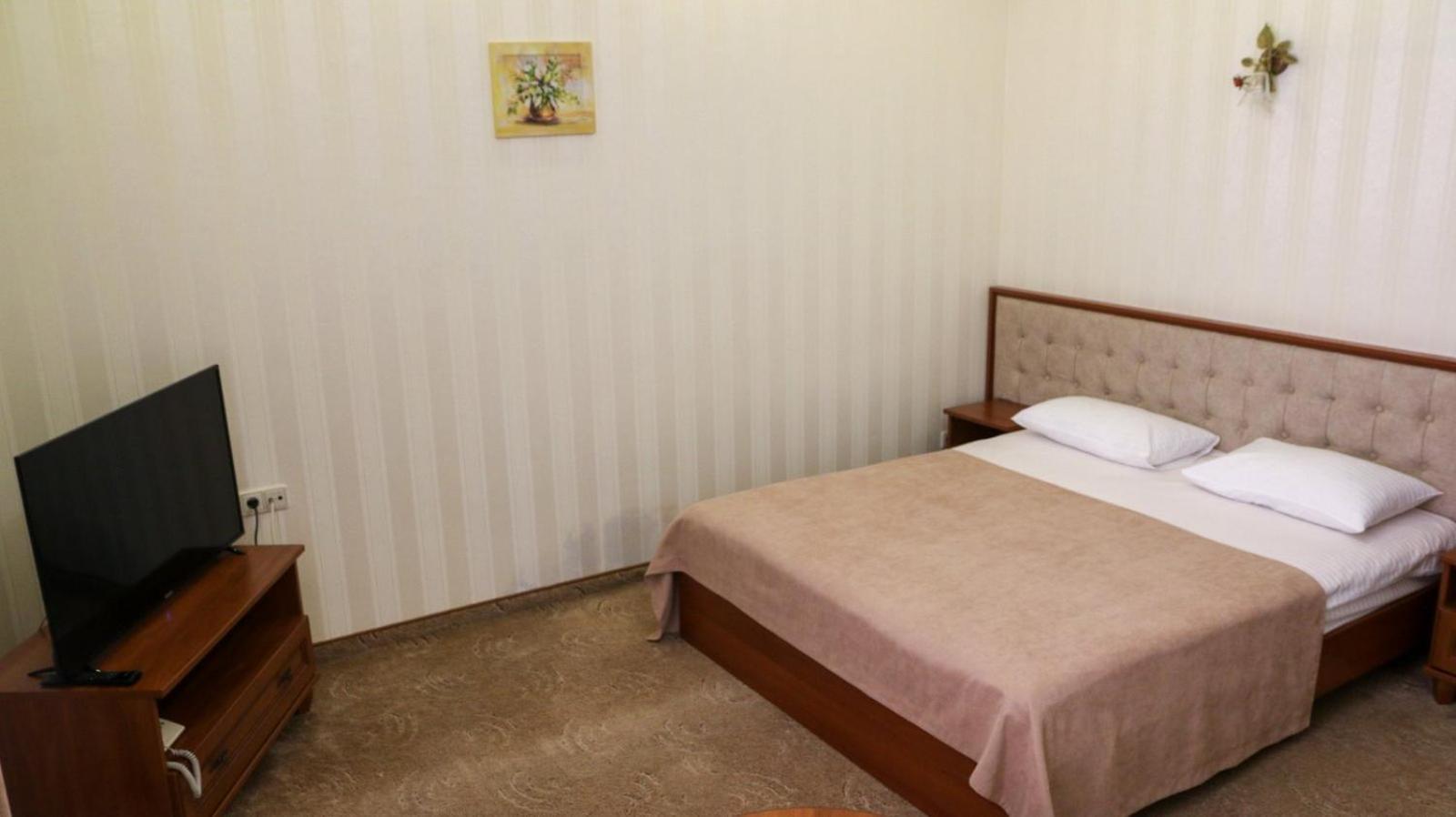 Hotel Status Vinnytsia Bagian luar foto