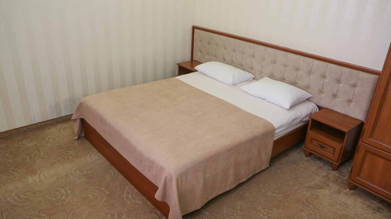 Hotel Status Vinnytsia Bagian luar foto