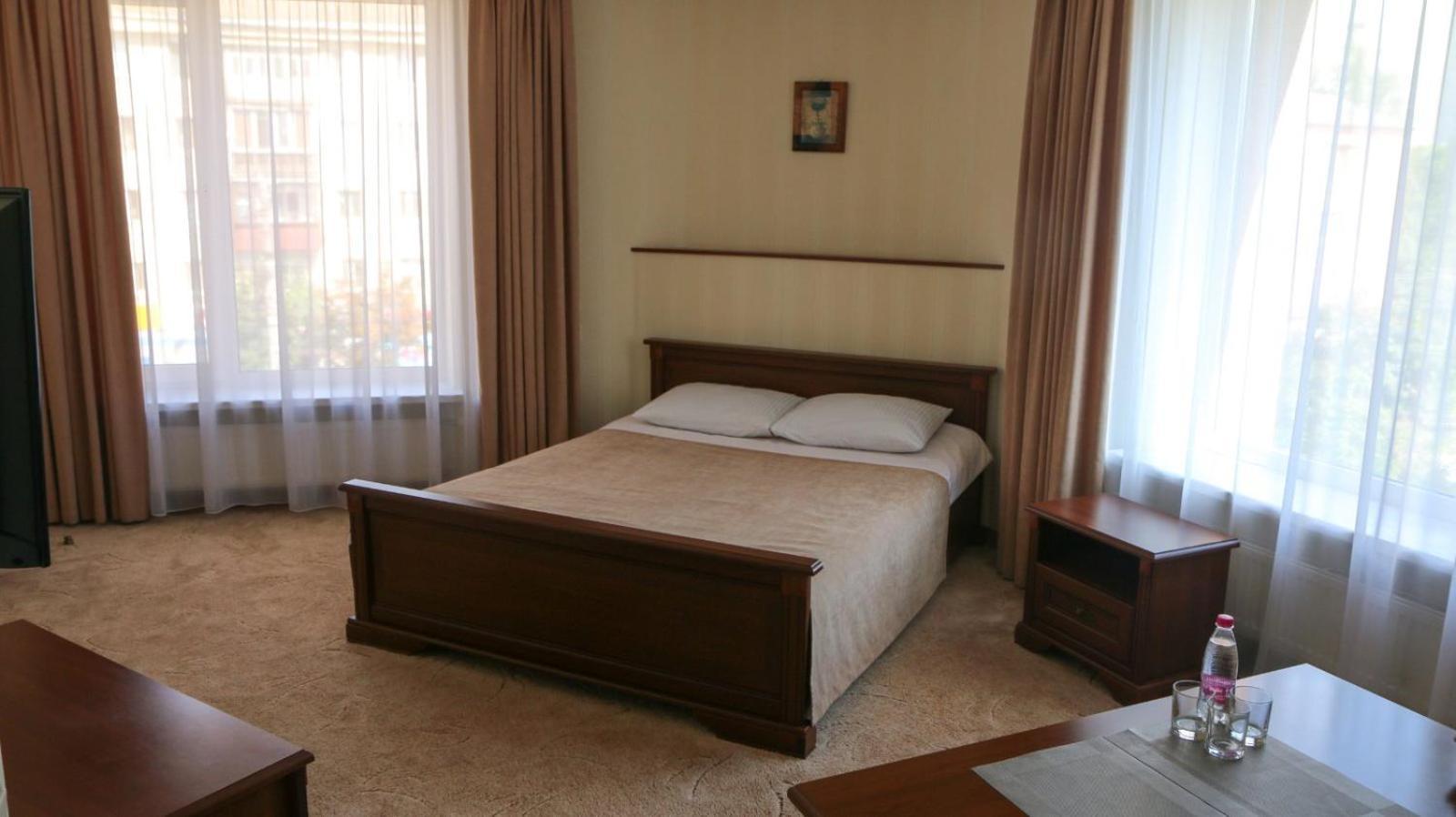 Hotel Status Vinnytsia Bagian luar foto